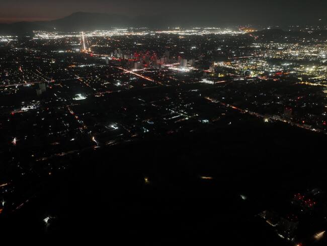 ¿Por qué se produjo el apagón masivo en Chile? Exministro de Energía explica