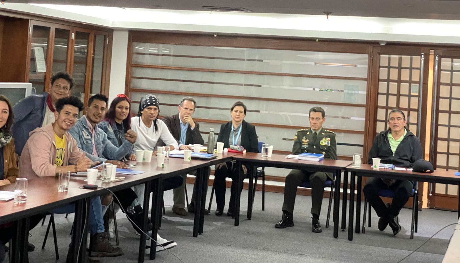 Primera Línea en reunión con director de la Policía. Foto: Twitter GustavoBolivar