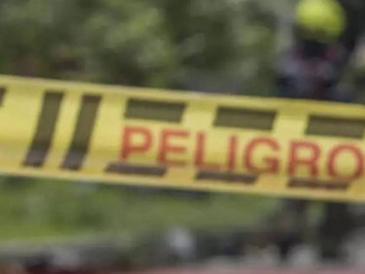 Detonan artefacto explosivo en torre de energía en Medellín