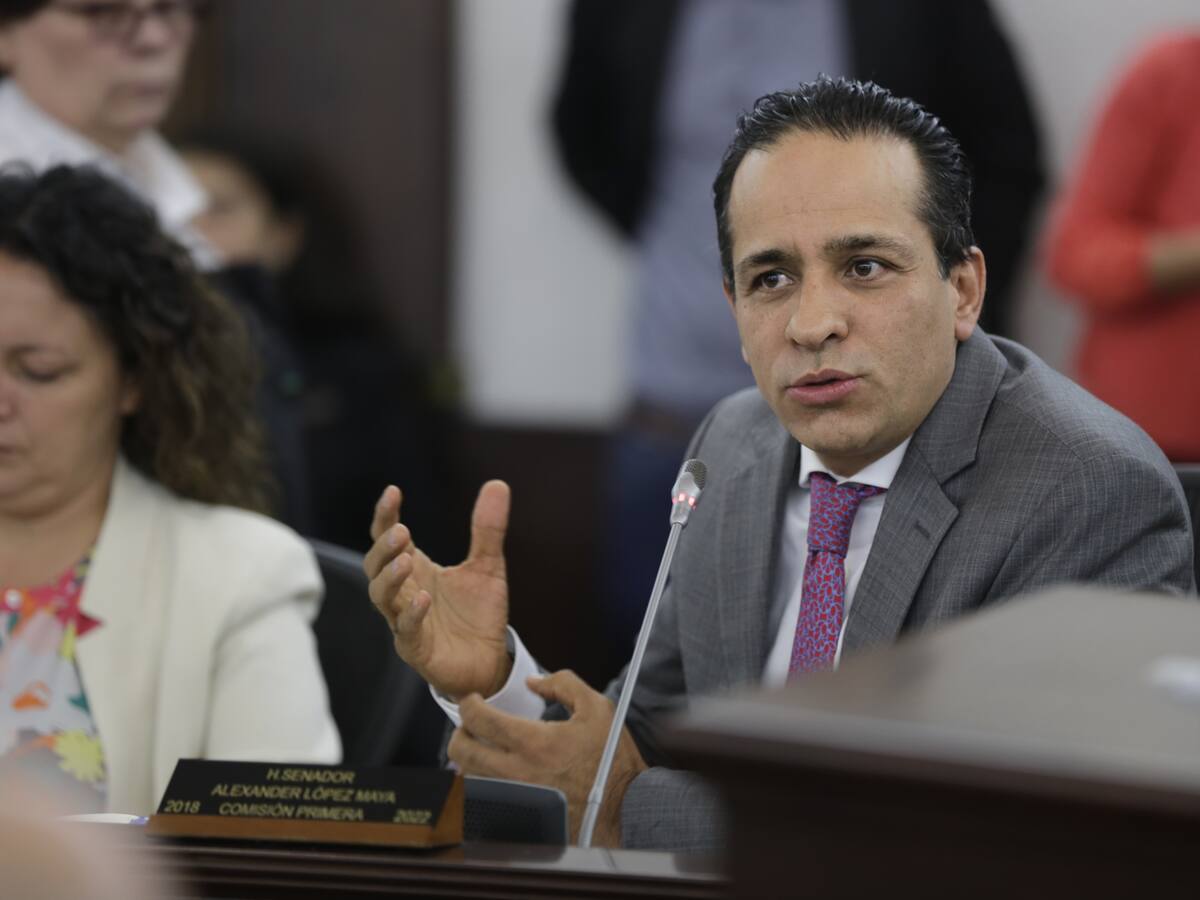 Alexander López es el nuevo presidente del Senado: su periodo será de 44 días