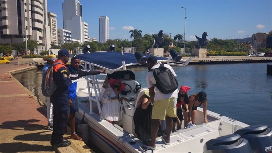 Foto: Inspector Dimar en muelle de Cartagena.