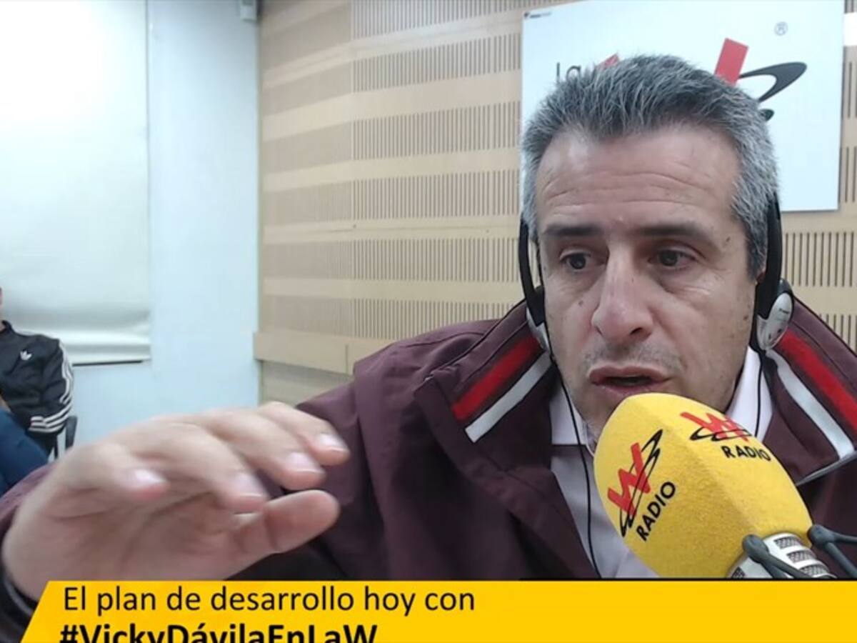 La fórmula de Velasco para bajar el precio a la gasolina