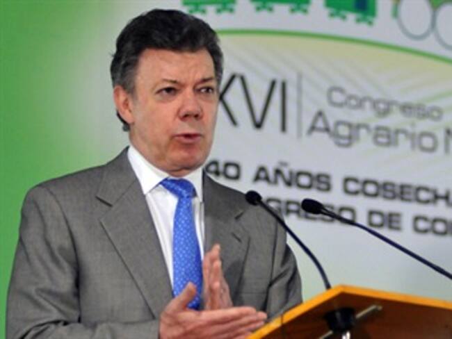 Presidente Santos dijo que Colombia no aguanta más fiascos con obras