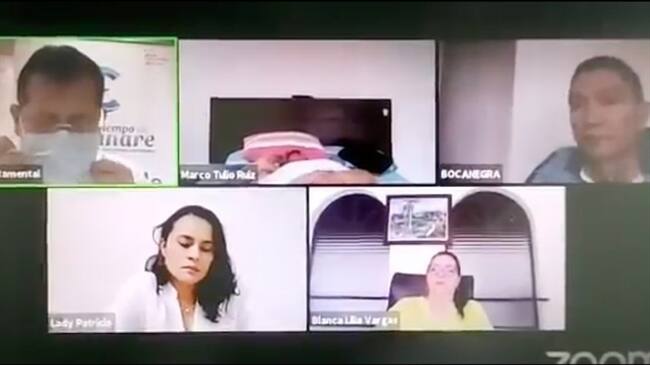 Exgobernador de Casanare se "echó un sueñito" en pleno debate virtual. Foto: Captura de pantalla