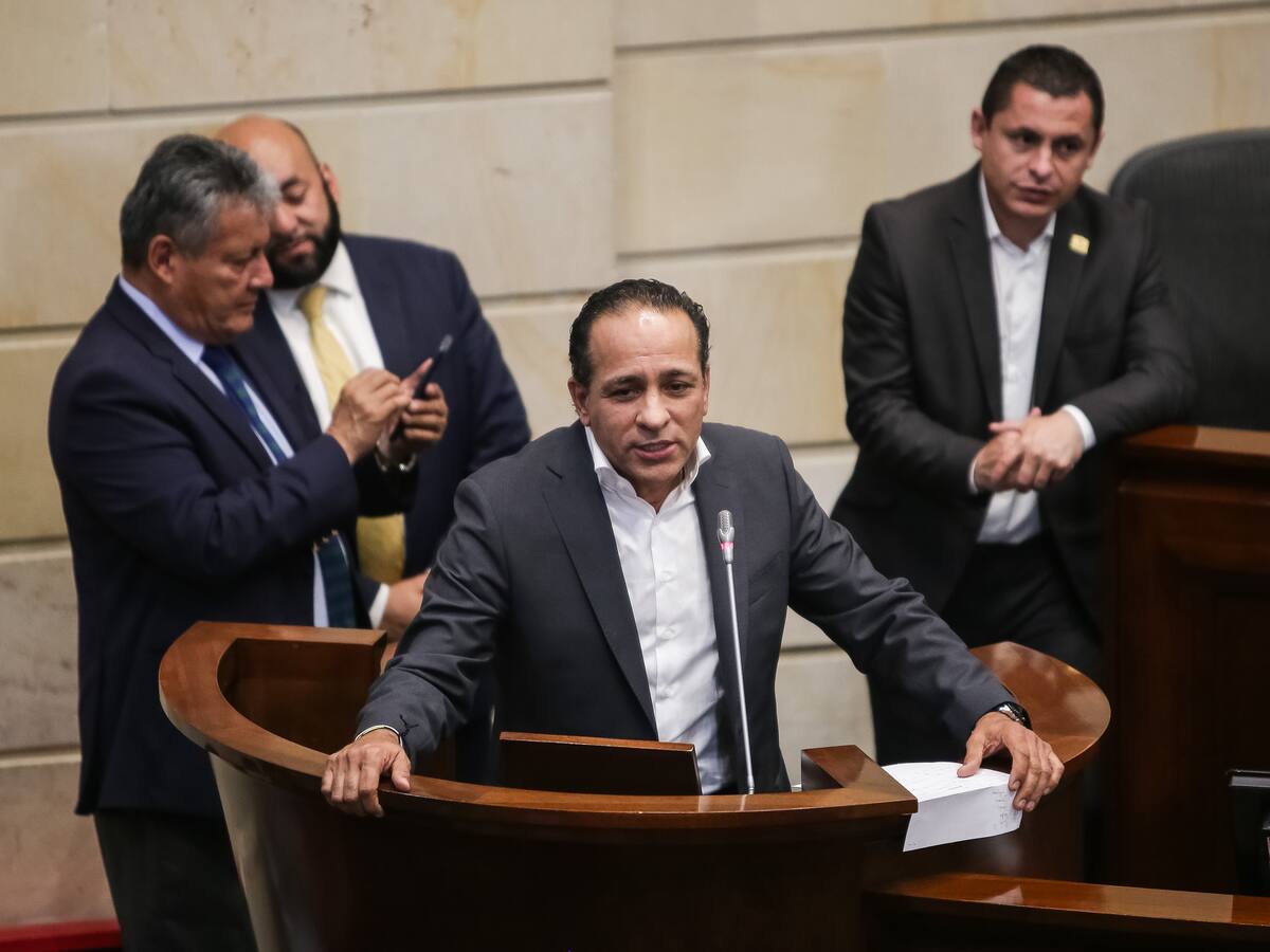 “Defenderemos esta curul”: Alexander López tras fallo que lo saca del Senado