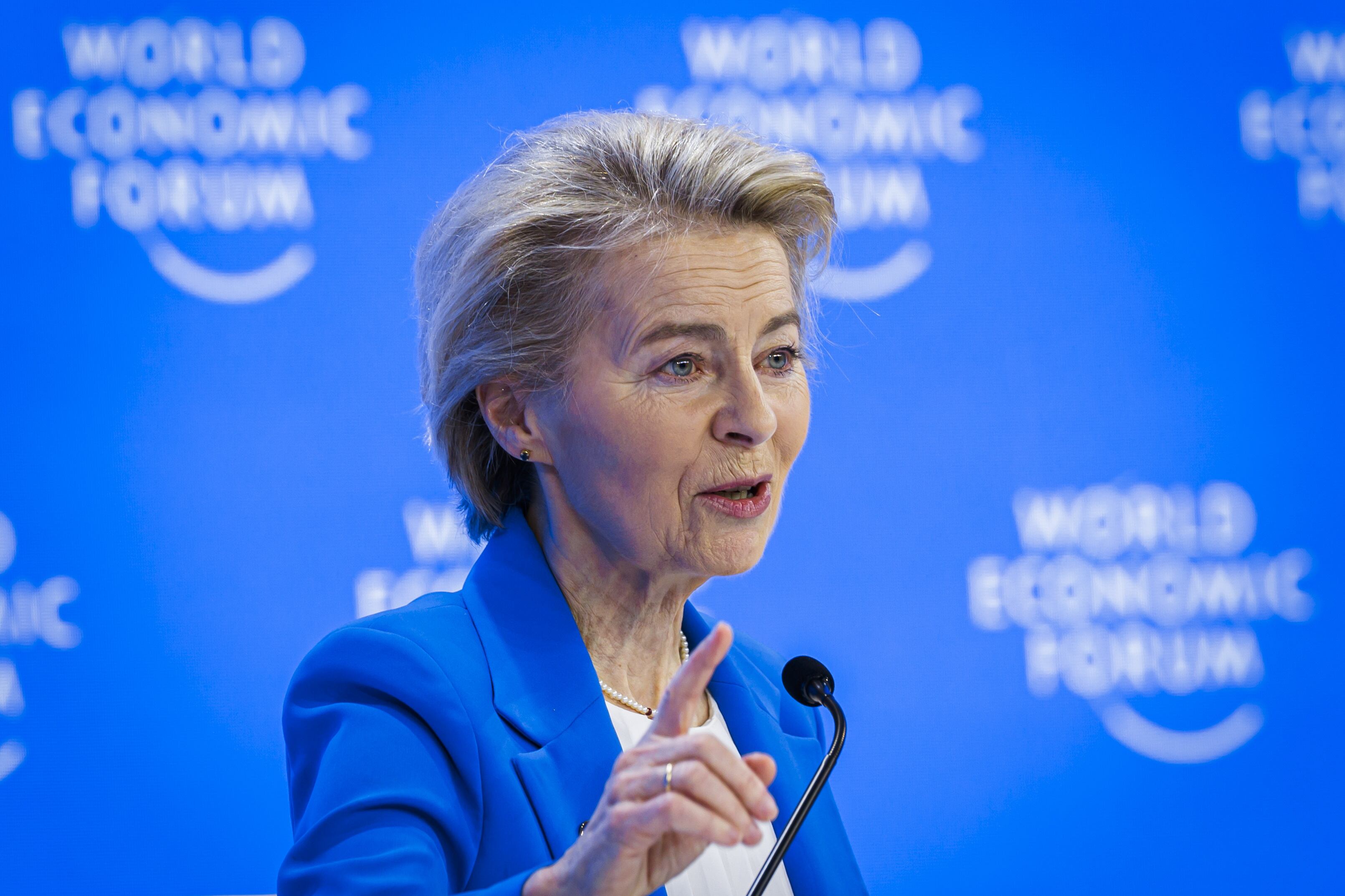 Davos (Suiza), 21/01/2025.- La Presidenta de la Comisión Europea, Ursula von der Leyen, pronuncia un discurso durante la 55ª reunión anual del Foro Económico Mundial.
