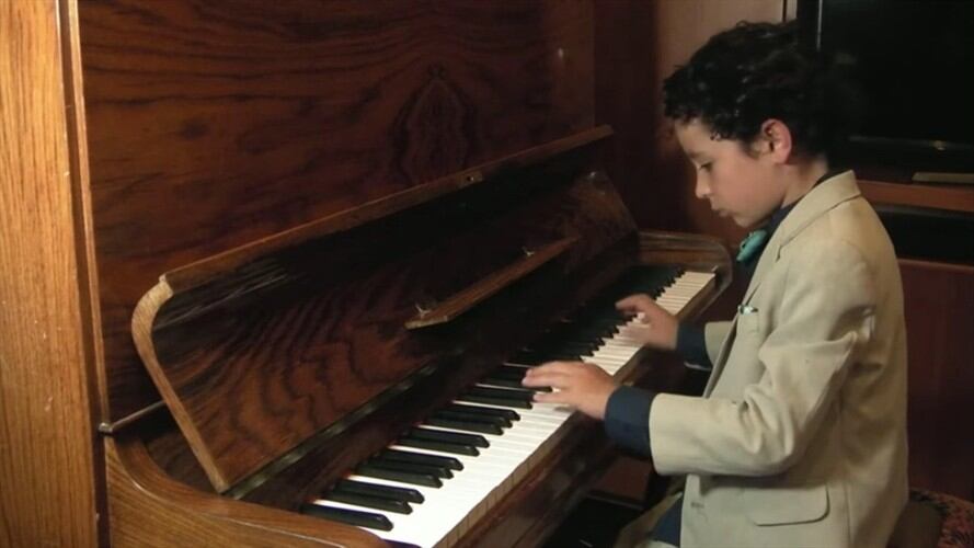 Valentín Villamizar es el niño pianista colombiano que ha sido reconocido en importante competencia internacional. Foto: Captura de video: Facebook Rockschool Event Center Singapore