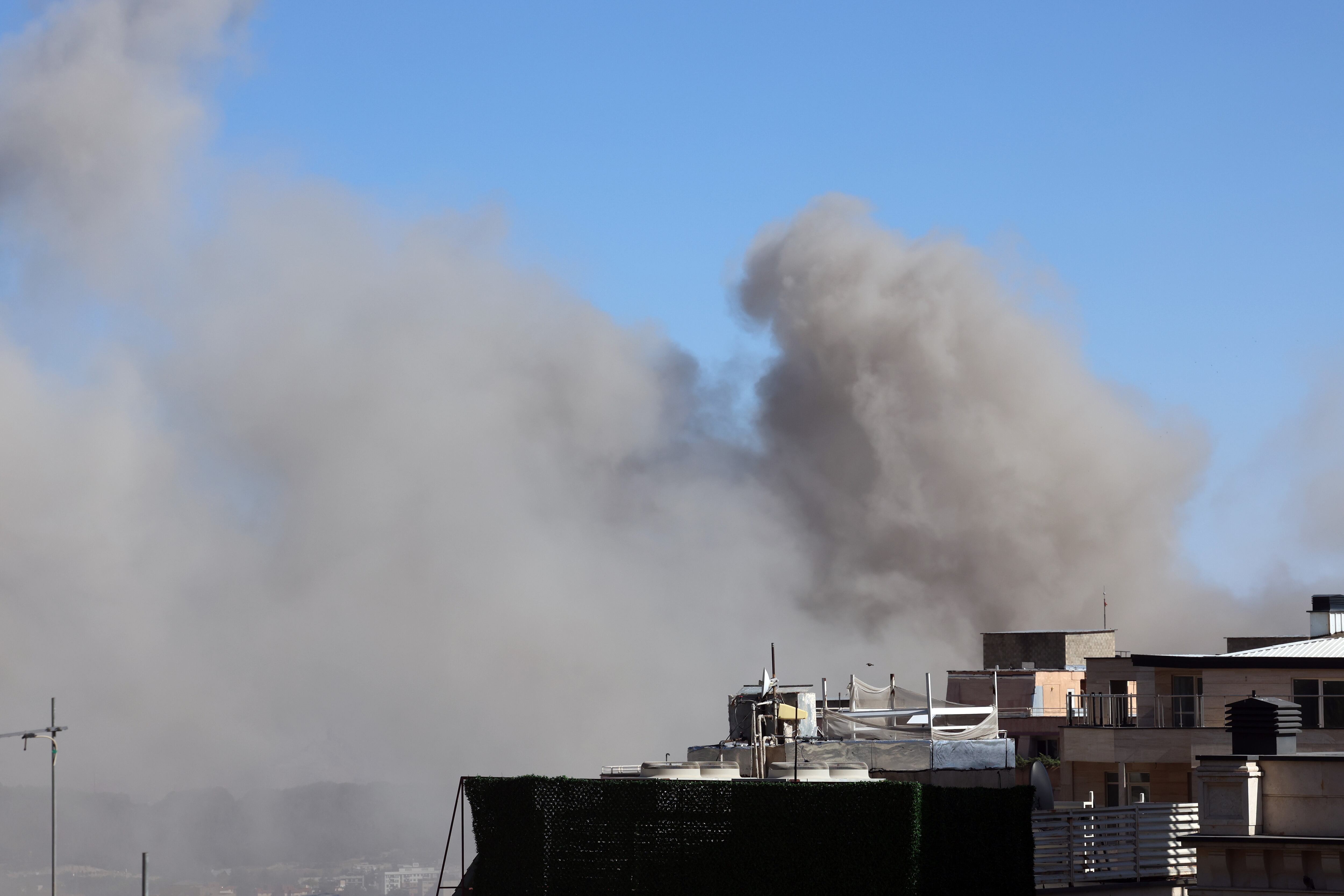 Ataque israelí a Irán. Foto: EFE/EPA/ABEDIN TAHERKENAREH.