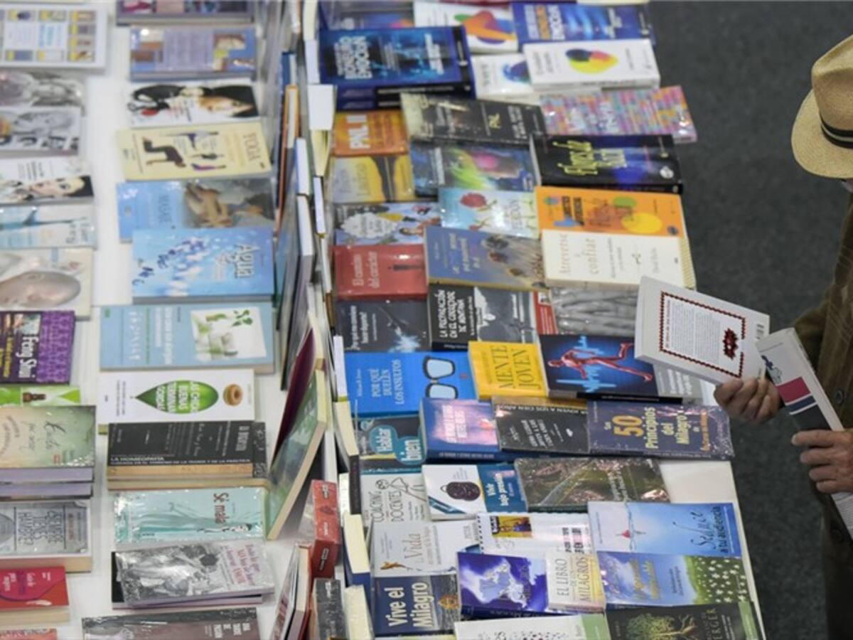Imponer IVA a libros no es coherente con los ideales del Gobierno Duque: Enrique González