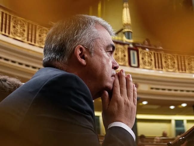 Diputado socialista Santos Cerdán en el hemiciclo del Congreso. Foto: EFE/Borja Sanchez-Trillo.