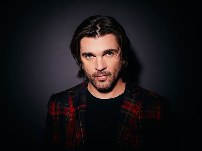 Juanes se convirtió en tendencia por su llamativo look para la revista estadounidense. Foto: Colprensa