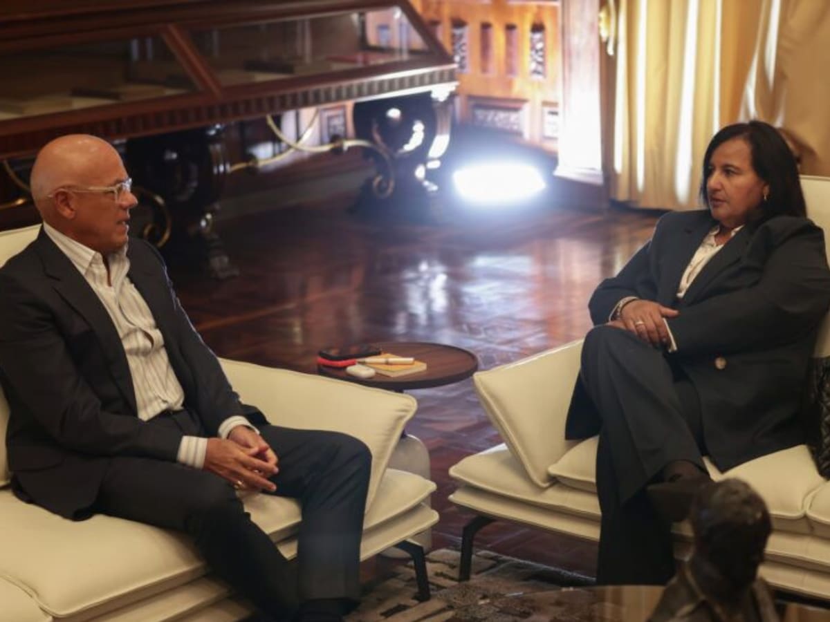 Diálogos chavismo y oposición: Dinorah Figuera, líder del bando opositor, llega a Venezuela