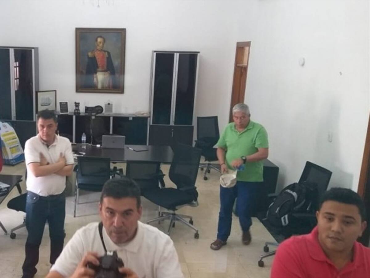 Abren indagación por polémico "allanamiento" a despacho en la alcaldía de Santa Marta