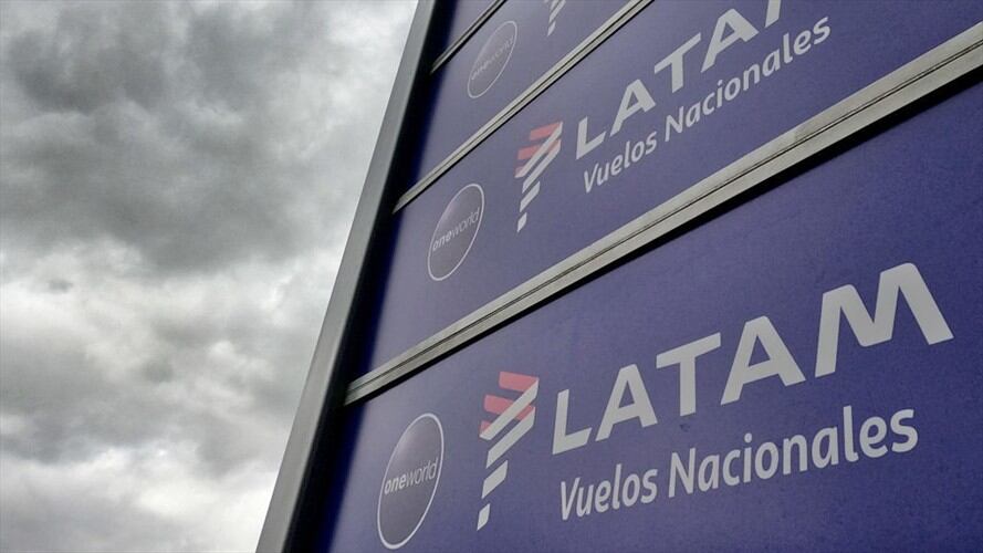 En la entrega de sus resultados financieros del segundo trimestre de este año, Latam Airlines Group informó que tuvo ingresos por US$571,9 millones. Foto: Getty Images / DANIEL MUÑOZ