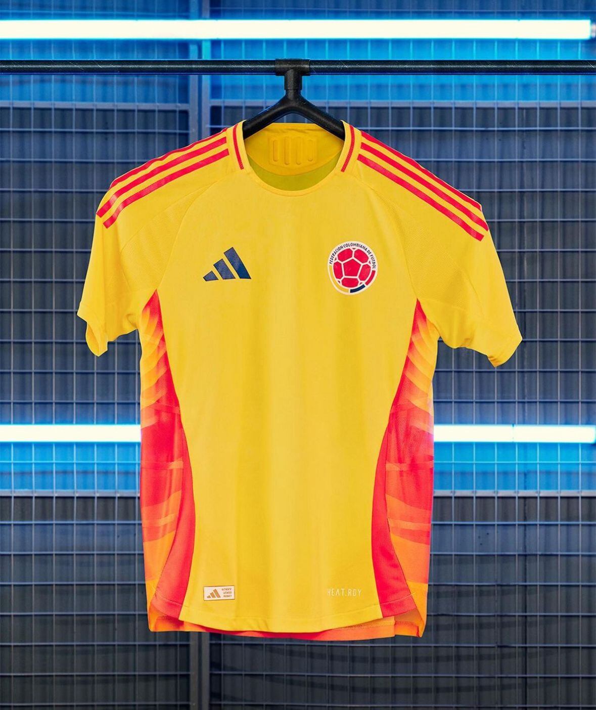 Camiseta principal de la Selección Colombia / Adidas.