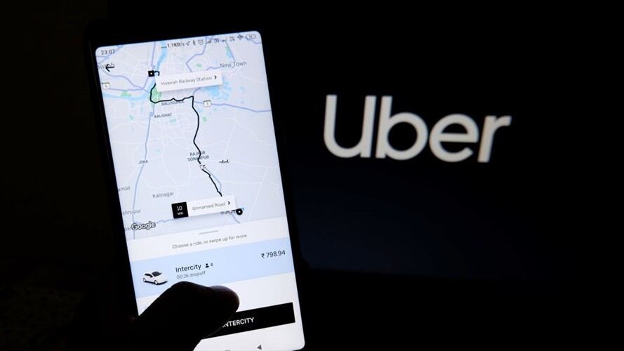 En medio de la diligencia de entrevista por denuncia penal puesta por Cotech S.A. Taxis Libres a Uber se incluyeron a los operadores Claro, Tigo y Movistar. Foto: Getty Images