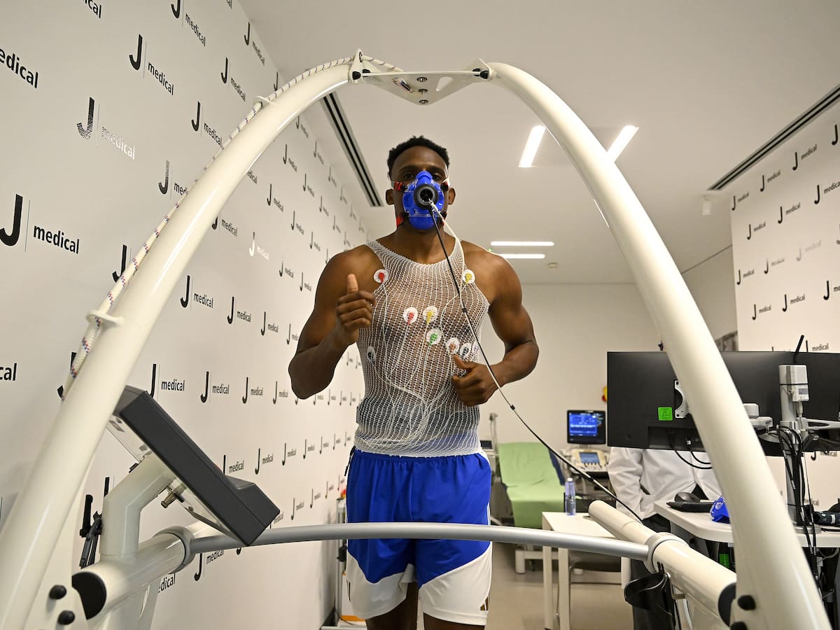 Jhon Janer Lucumí llegó a Turín y será nuevo jugador de la Juventus