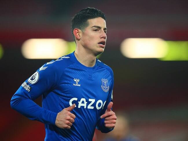 James Rodríguez volvió a anotar con el Everton. Foto: Robbie Jay Barratt - AMA/Getty Images