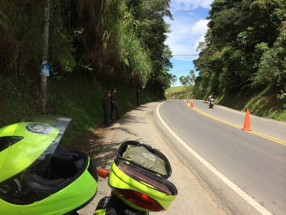 ‘Caravanas seguras’: Fuerza Pública vigila carreteras en zonas del paro armado