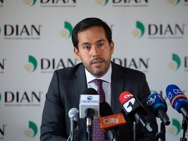 Ya está revisando la declaración de renta del director Lisandro Junco. Foto: Colprensa / DIAN