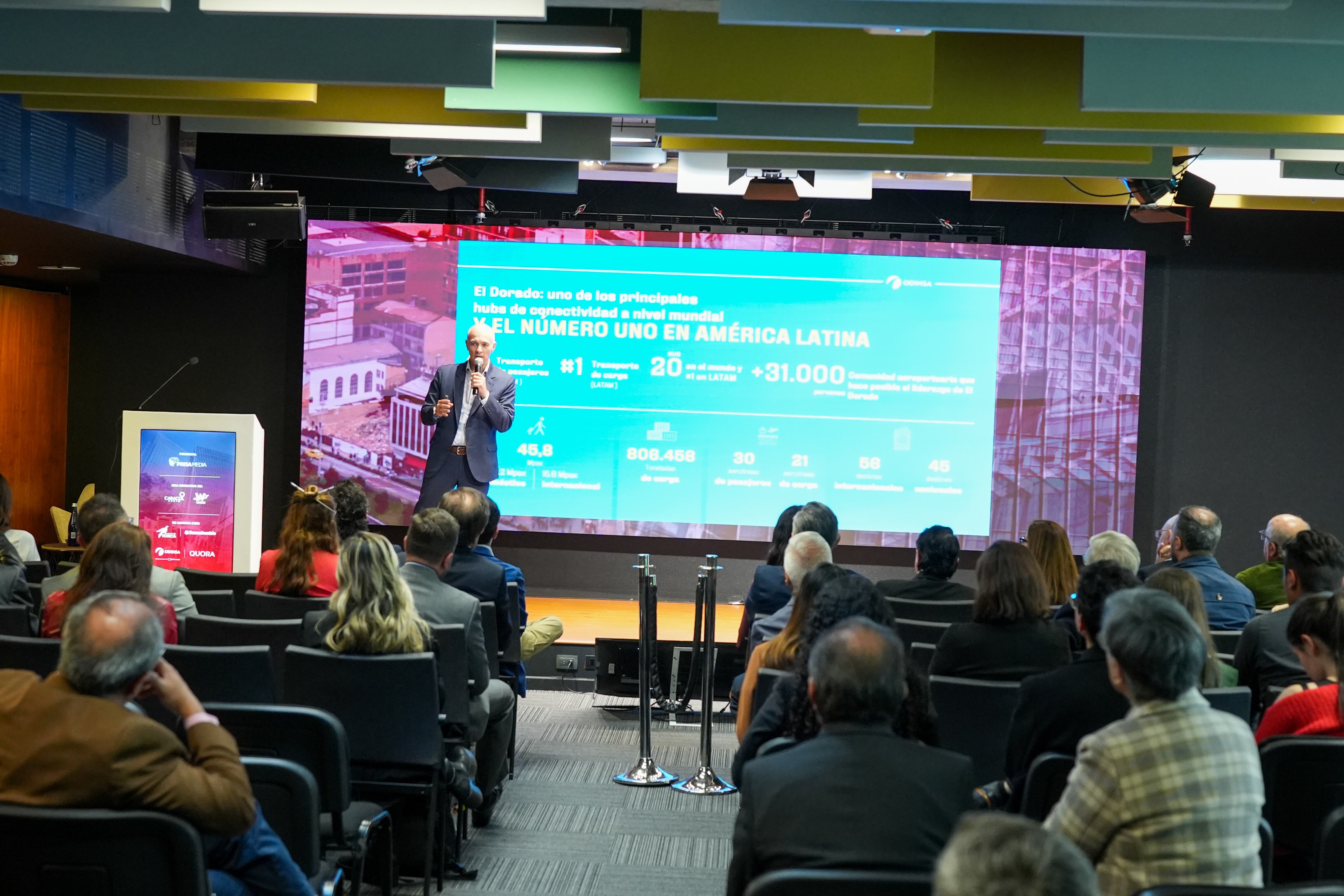 Andrés Ortega, director Ejecutivo de Odinsa Aeropuertos, informó que la ampliación del aeropuerto El Dorado reducirá en 38% los tiempos de espera en pista de los vuelos.| Foto: W Radio Colombia