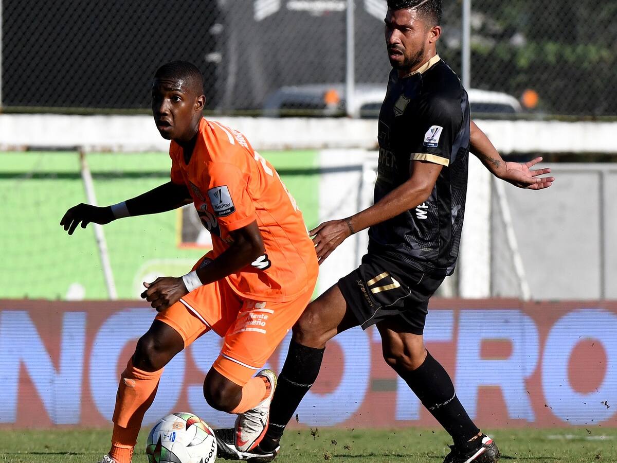 “Yaser tiene que ser más colectivo”: DT de Envigado le hizo un llamado de atención al futbolista