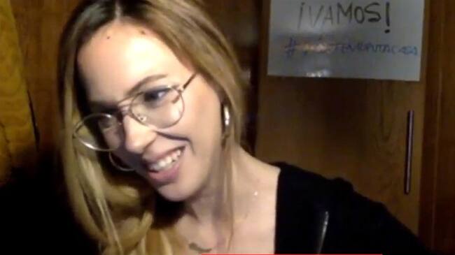 Olaya Alcázar, cantautora española habló en Sigue La W sobre la canción que se hizo viral.. Foto: W Radio