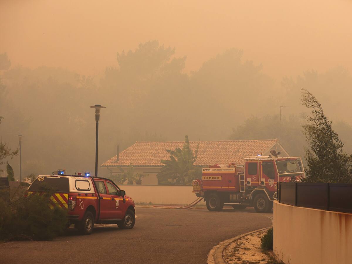 Evacuadas otras 4.000 personas por uno de los incendios cerca de Burdeos, Francia