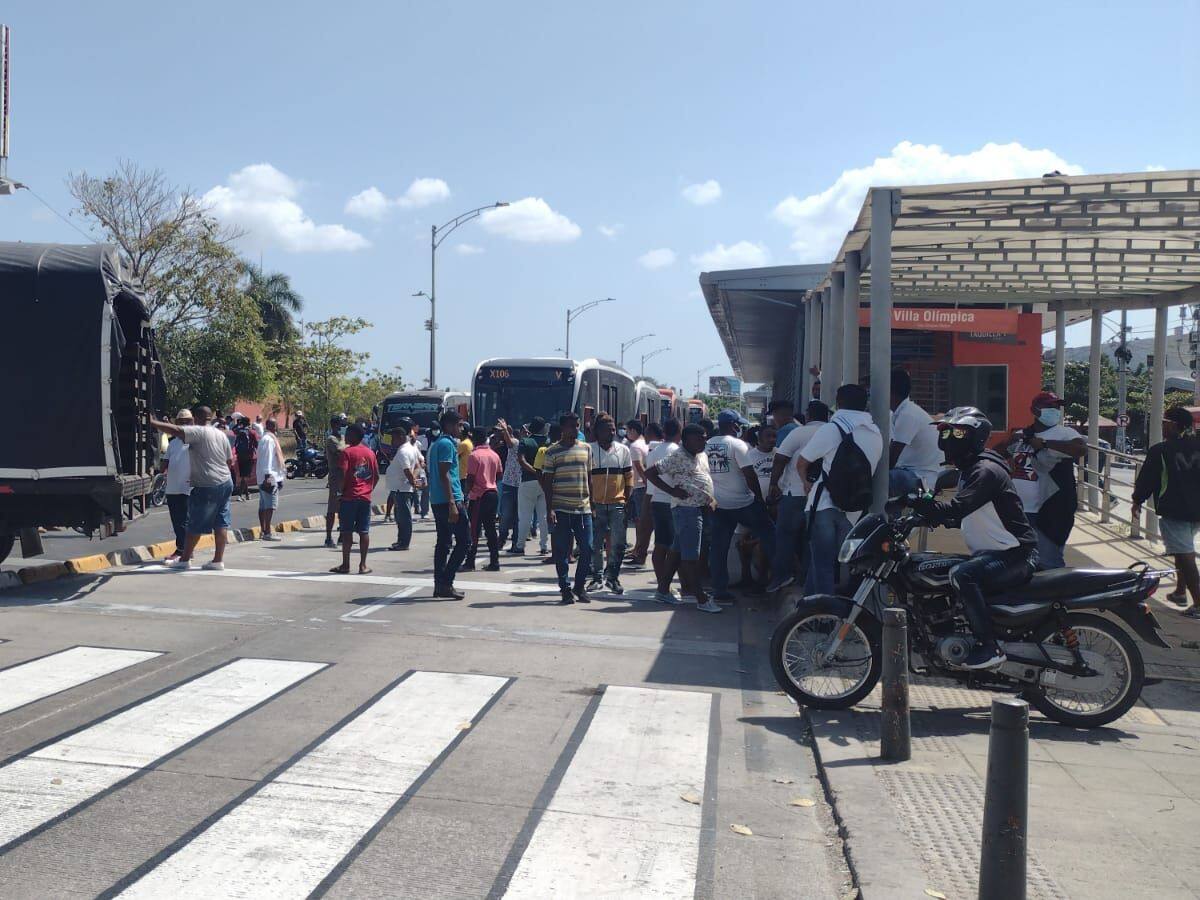 ¿Por qué protestan los conductores de dos rutas de buses en Cartagena?