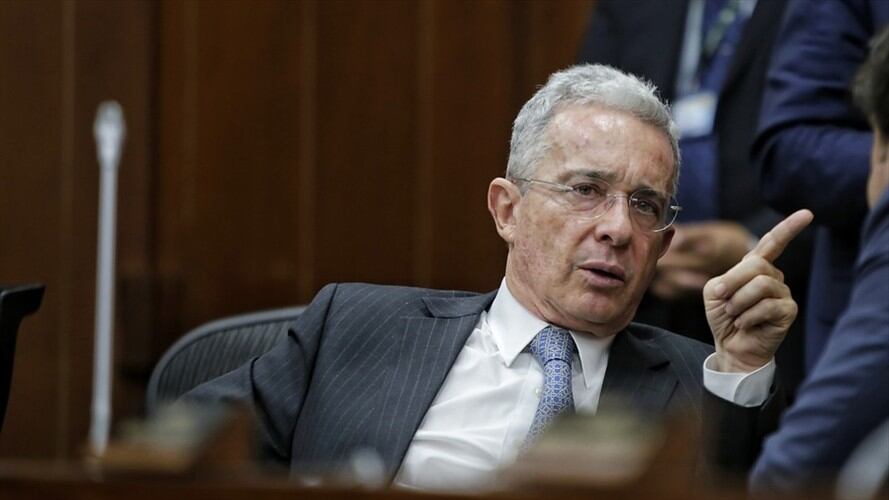 A través de su cuenta de Twitter, el expresidente Álvaro Uribe expresó su desacuerdo con la derogación de la Ley de Garantías. Foto: Colprensa / ÁLVARO TAVERA