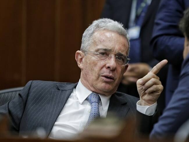 A través de su cuenta de Twitter, el expresidente Álvaro Uribe expresó su desacuerdo con la derogación de la Ley de Garantías. Foto: Colprensa / ÁLVARO TAVERA