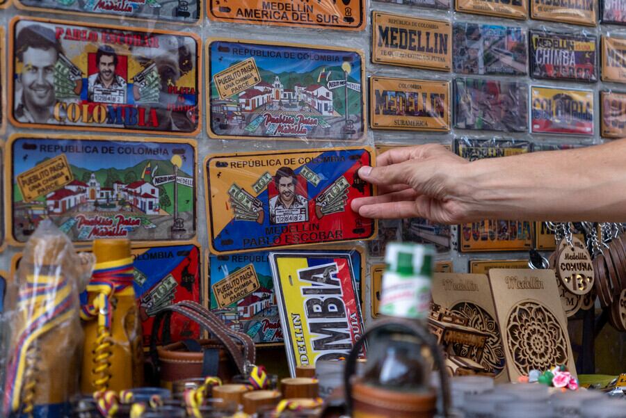Productos alusivos a Pablo Escobar. Foto: Colprensa.