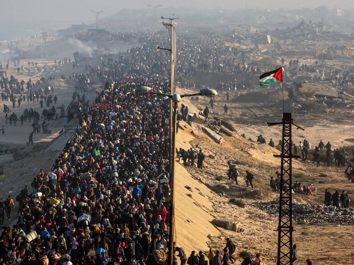 Centenares de personas palestinas comienzan a desplazarse al norte de Gaza