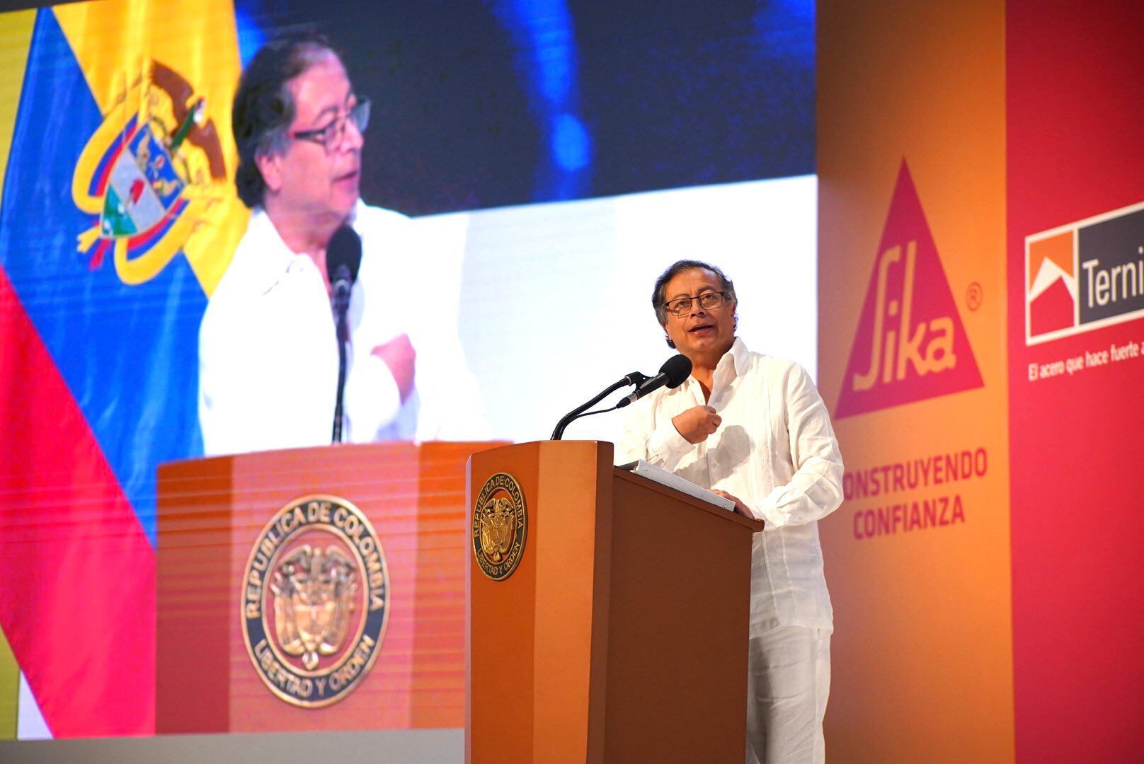 Año entrante no pueden subir los altos salarios en el sector público de Colombia: Petro. Foto: Suministrada.