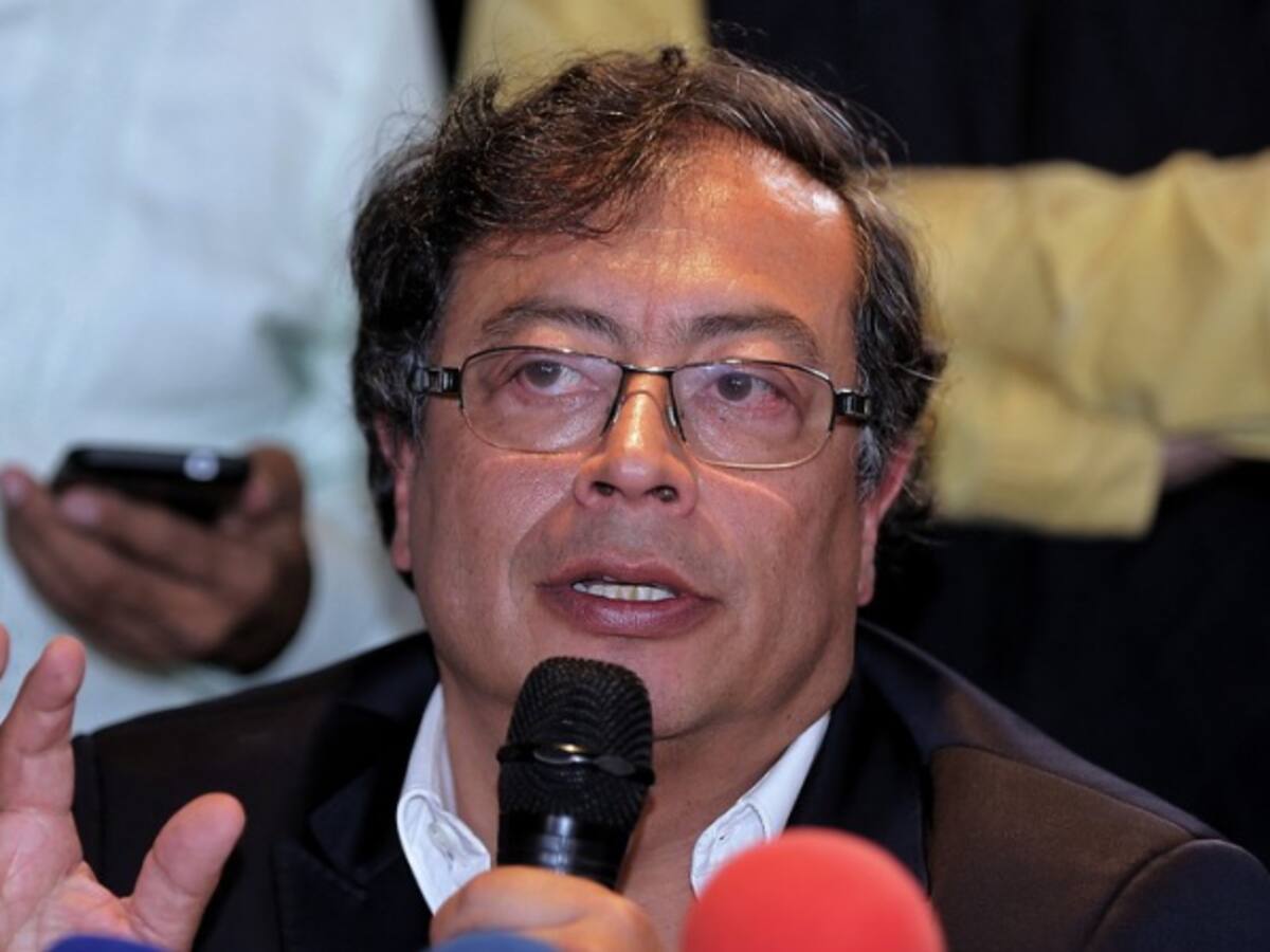 En la Fuerza Aérea queremos iniciar la construcción de aeronaves: Presidente Petro
