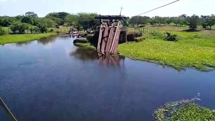 El puente de $850 millones de pesos que ha colapsado dos veces en el Magdalena. Foto: Cortesía Francia Moscote