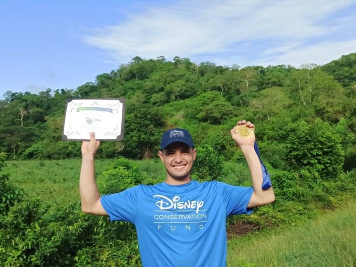 Joven atlanticense es considerado un 'héroe' por Disney por su trabajo ambiental