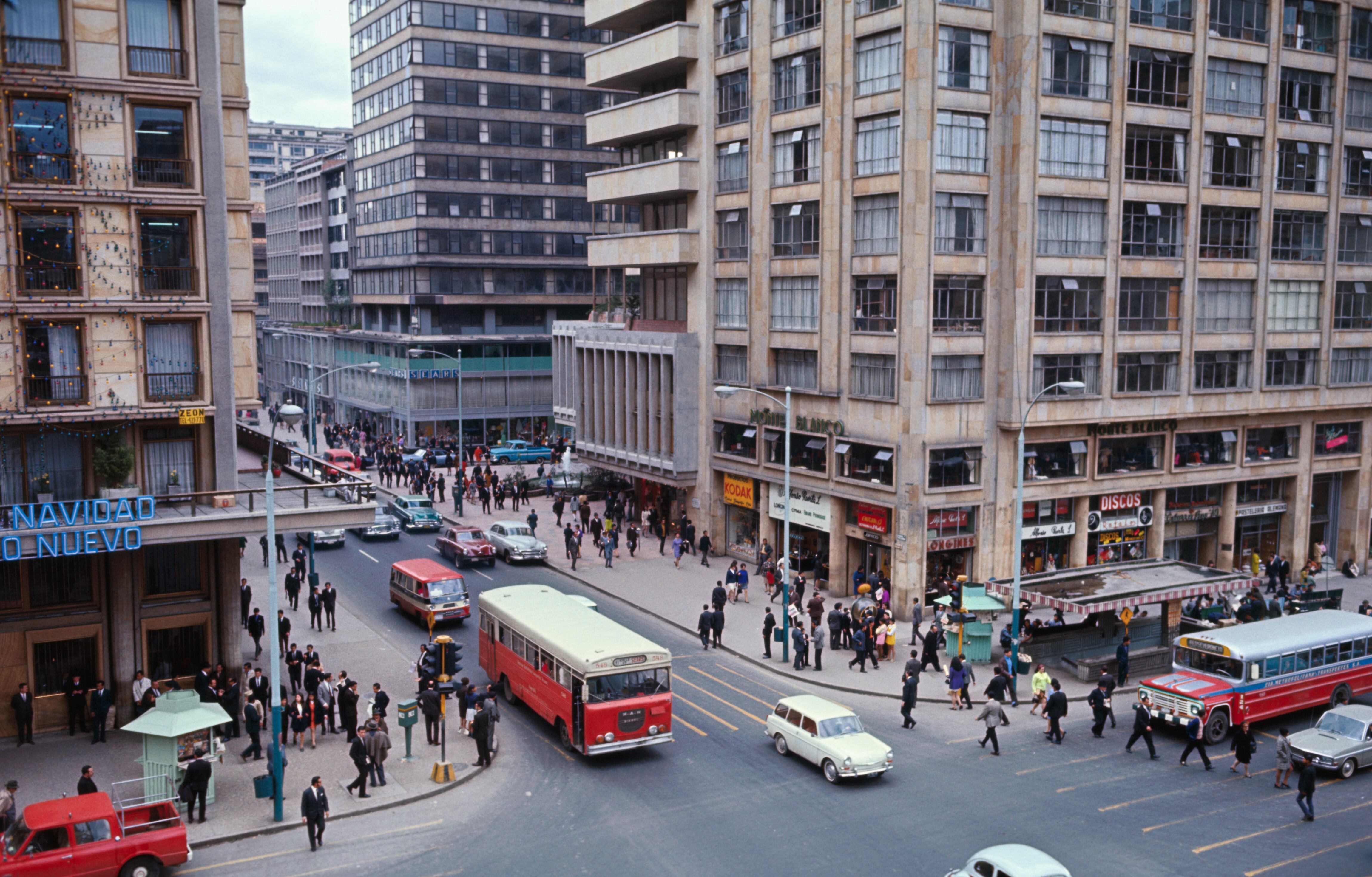 En la imagen se ve parte de la carrera séptima de Bogotá en los años 1970 / Foto: GettyImages