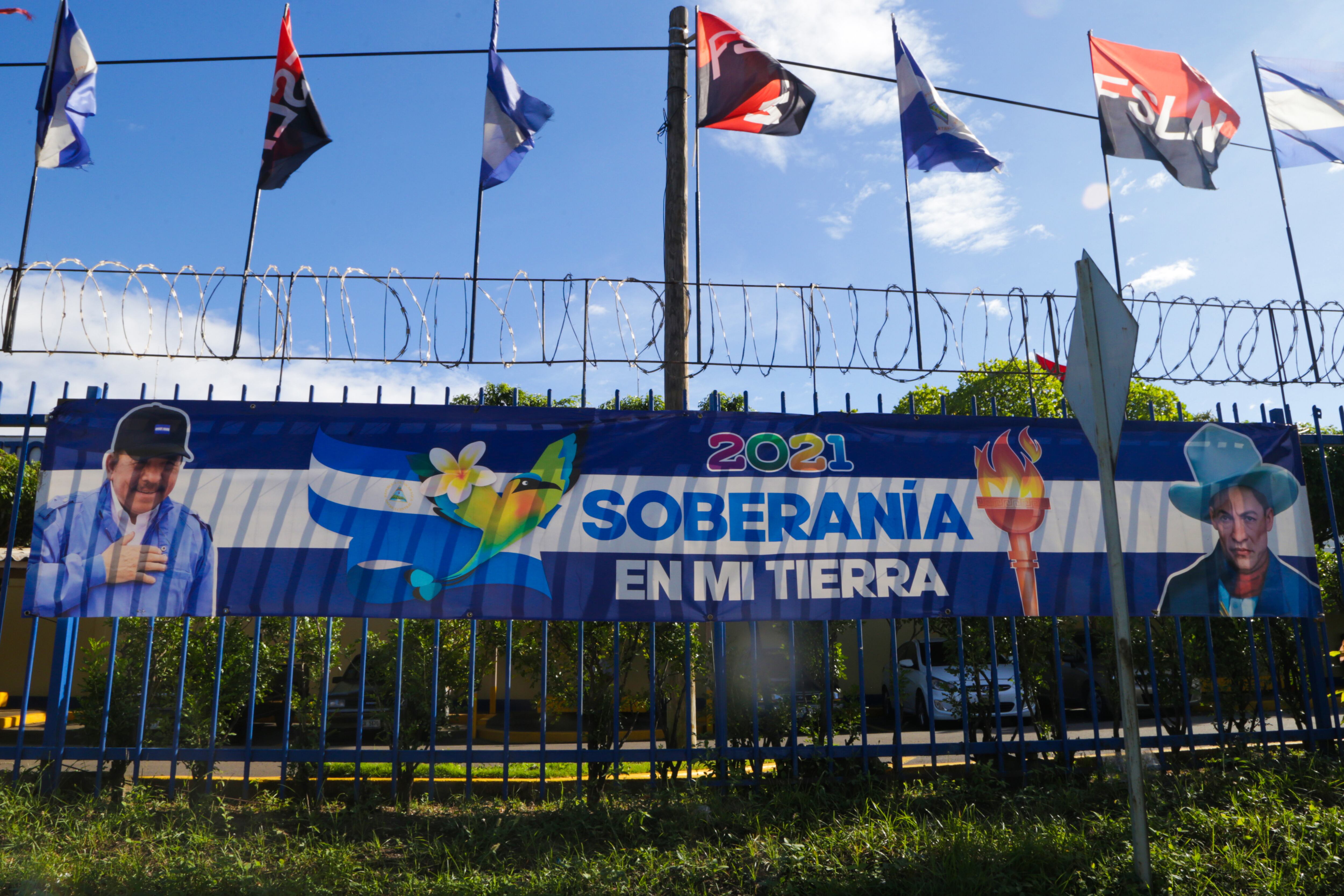Banderas de Nicaragua y del Frente Sandinista de Liberación Nacional. Imagen de referencia. Foto: Getty Images.