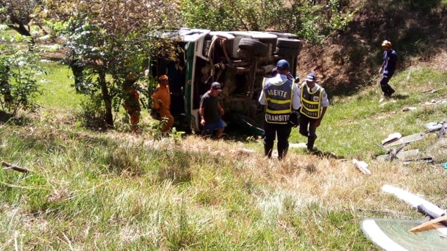 En el lugar perdieron la vida tres personas, y una menor de edad falleció cuando recibía atención médica en el Hospital de El Bordo.. Foto: Cortesía Sucesos Cauca