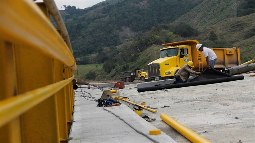 Gobierno presentó plan de intervención en puntos del corredor vial Santana-Mocoa-Neiva. Foto: Colprensa