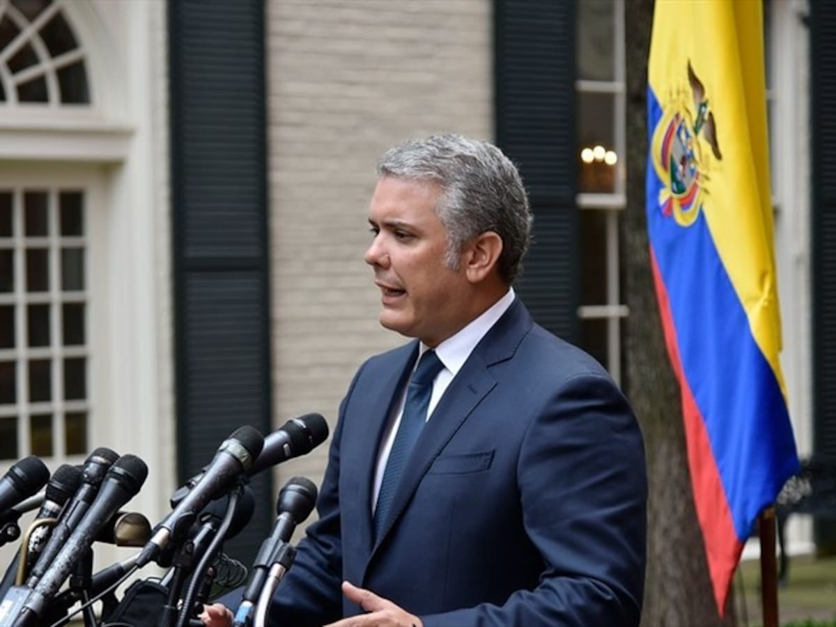 Presidente aprovecha San Valentin para promover rosas colombianas en Washington