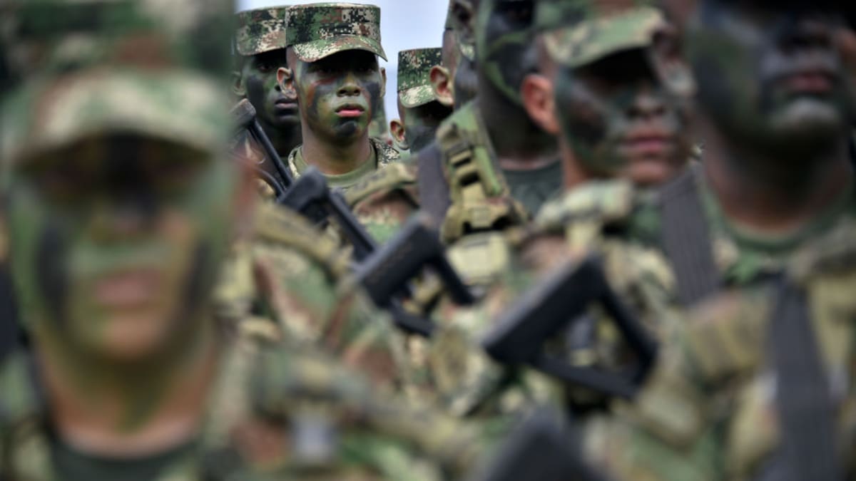 ¿Cómo ascienden los militares en Colombia? Condiciones, según decreto 2402 de 1944