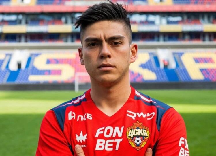 Daniel Ruiz posa en su presentación con la camiseta del CSKA de Moscú. FOTO: PFC CKSA Moscow/X