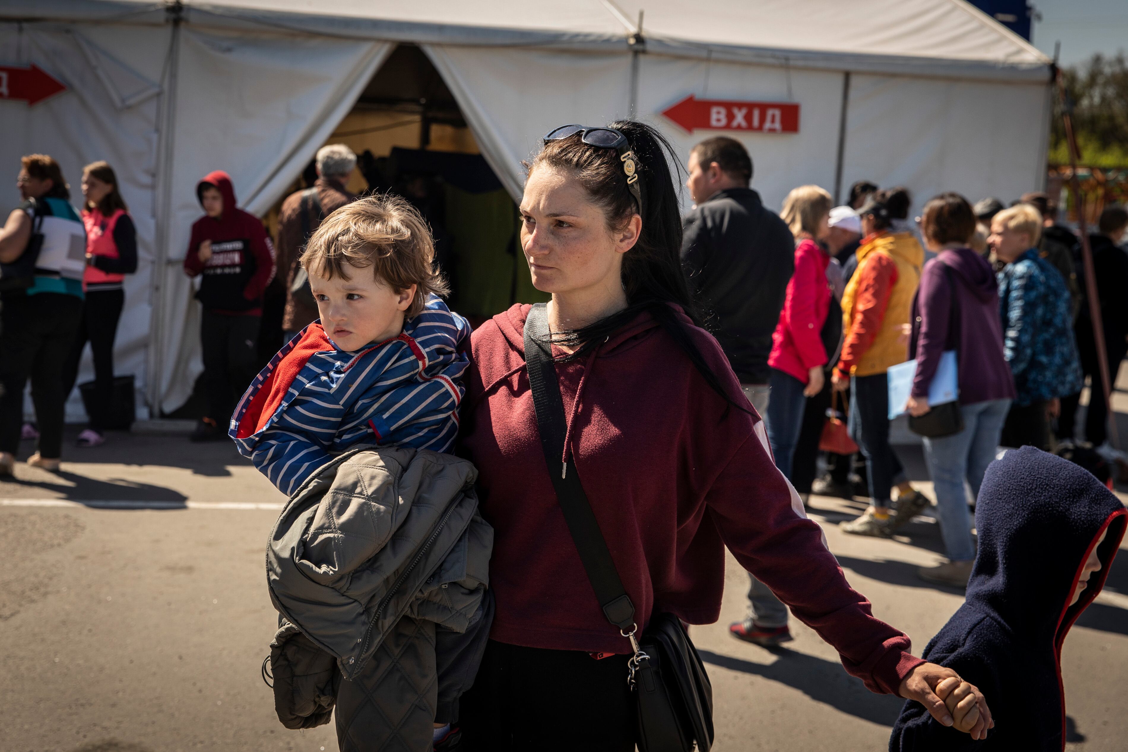ZAPORIZHIA, ZAPORIZKA OBLAST, UKRAINE - 2022/05/08: A mother with her children arrive in Zaporizhia. According to the United Nations, more than 11 million people are believed to have fled their homes in Ukraine since the conflict began, with 7.7 million people displaced inside their homeland. (Photo by Alex Chan Tsz Yuk/SOPA Images/LightRocket via Getty Images)