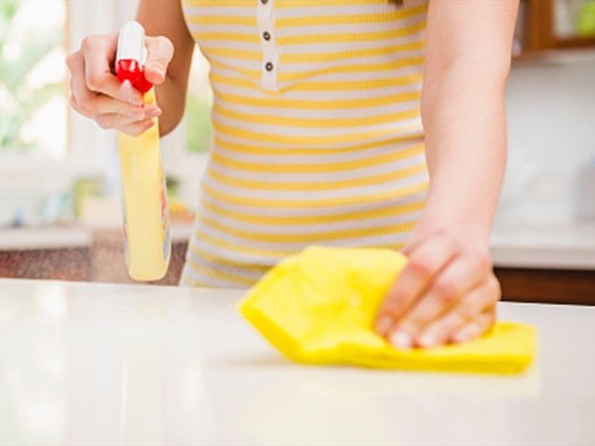 Limpiar la casa puede ser tan perjudicial como fumar 20 cigarrillos diarios