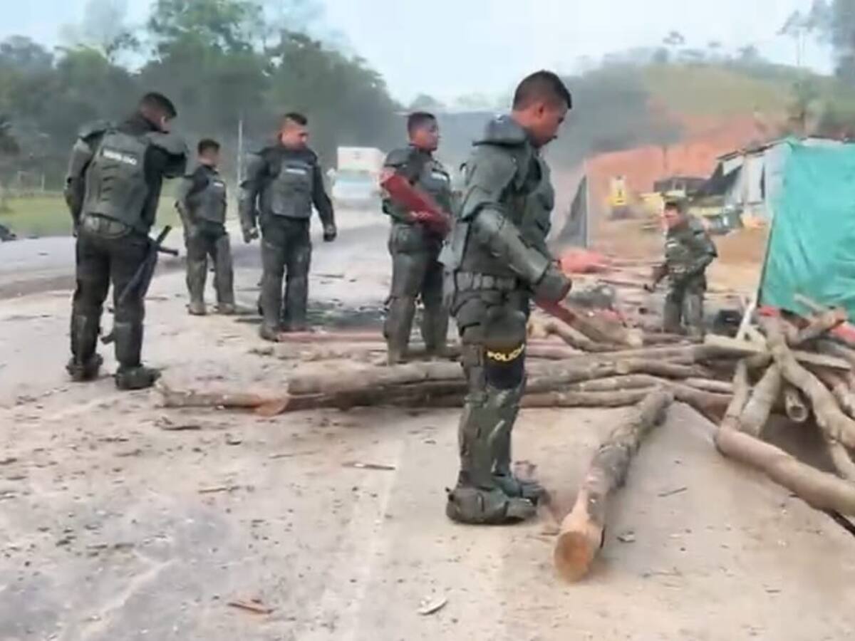 La fuerza pública intervino en el bloqueo de la Vía Panamericana en el Cauca