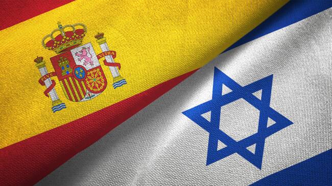 Banderas de España e Israel. Foto: Oleksii Liskonii vía Getty Images.