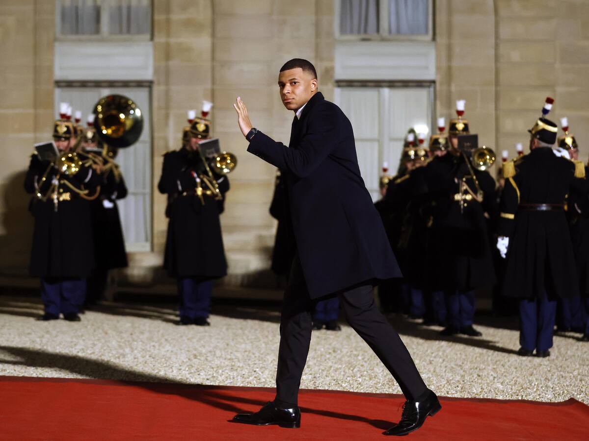 Mbappé asistió a la cena de gala que Macron ofreció al emir de Qatar