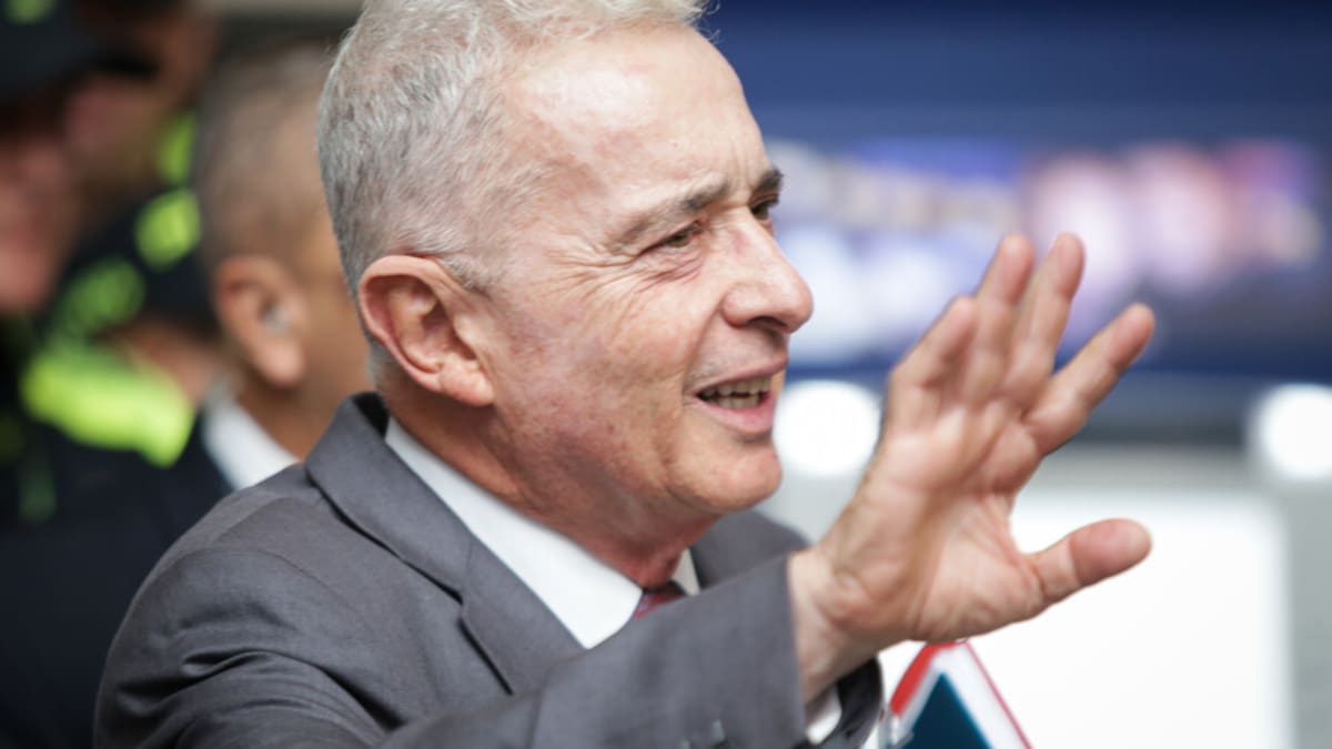 “Le luce más la risa que la mala cara”: expresidente Álvaro Uribe a Deyanira Gómez